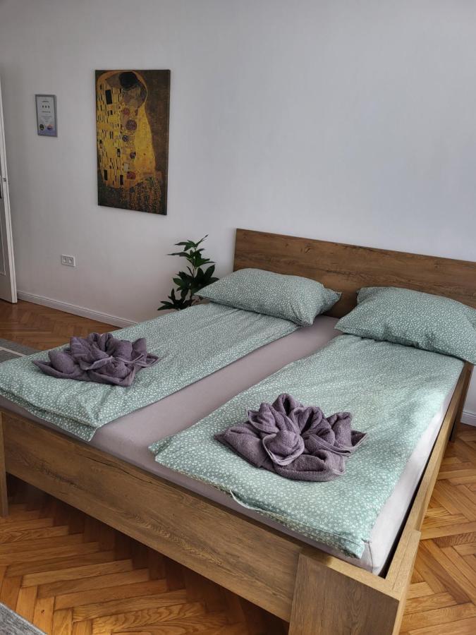 Downtown Studio Apartman ペーチ エクステリア 写真