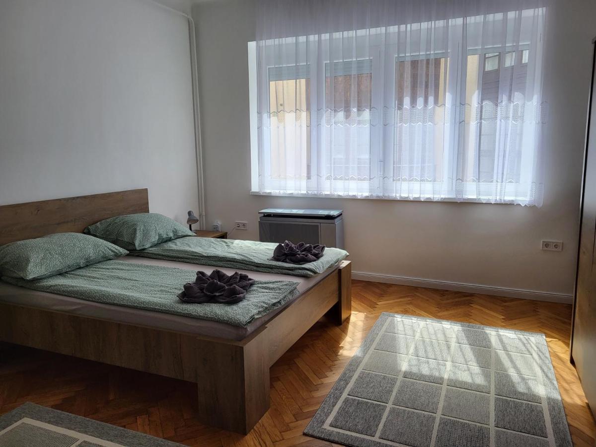 Downtown Studio Apartman ペーチ エクステリア 写真